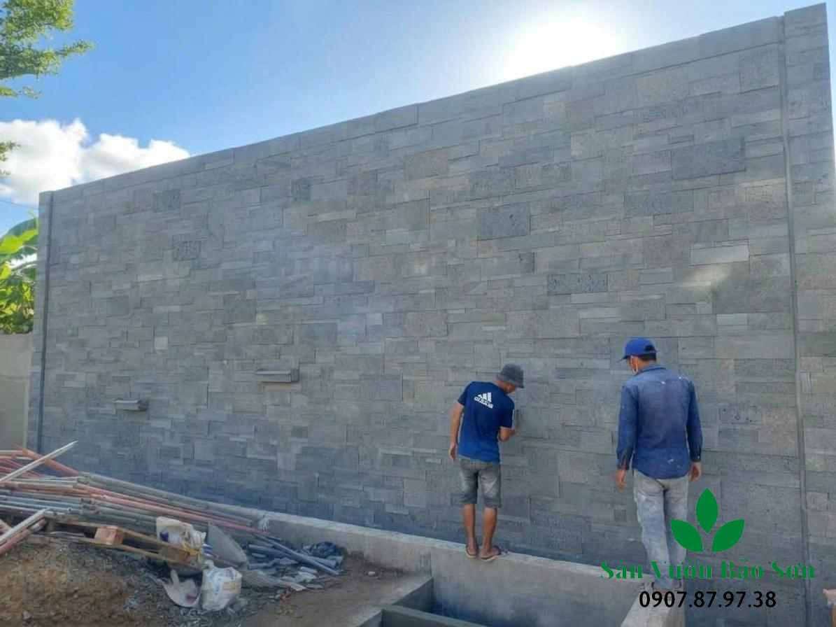 Thi công tường thác nước quận 7